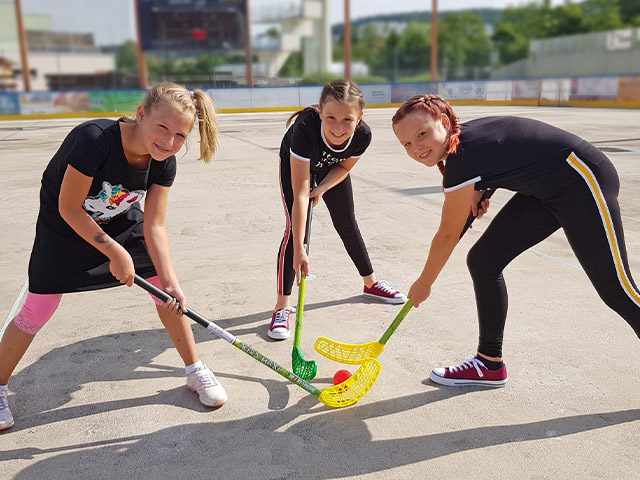 Drei Mädchen beim Floor-Ball