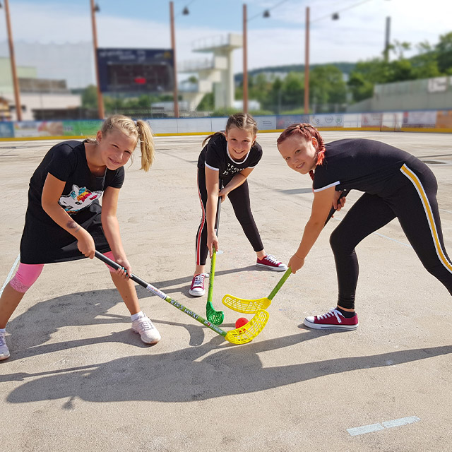 Drei Mädchen beim Floor-Ball