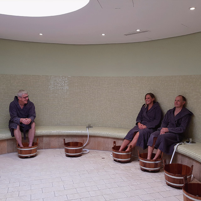 sauna-innenbereich-fussbad