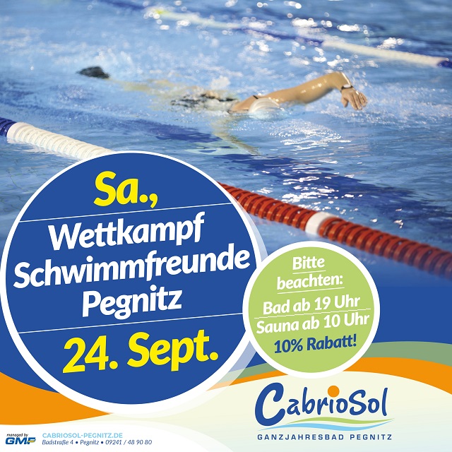 schwimmende Frau im Sportbecken