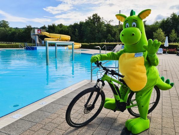cabriolino_radelt_ins_freibad