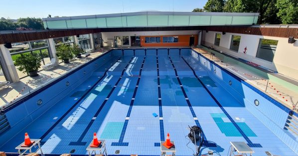 Sportbecken ohne Wasser