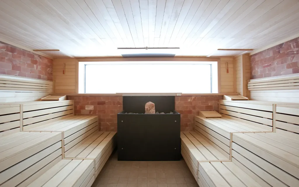 Salzsauna in Holzoptik und Kristall